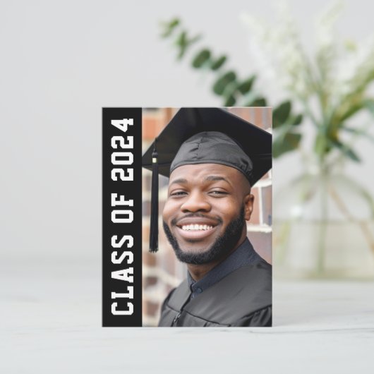 Klasse van het jaar 2024 modern zwart afstuderen f bedankkaart (Staand voorkant)