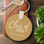 Klasse VOEG UW JAARLIJKSE Goud TOE Sleutelhanger<br><div class="desc">Een afstudeerpartij gunt dat je elk jaar en elke school kunt toevoegen om een gedenkwaardige afstand te maken. Dit kan worden gebruikt voor elke afstuderen of reünie - middelbare school,  hogeschool,  afstudeerder school,  verpleegkunde,  geneeskunde of zelfs handelsschool.</div>
