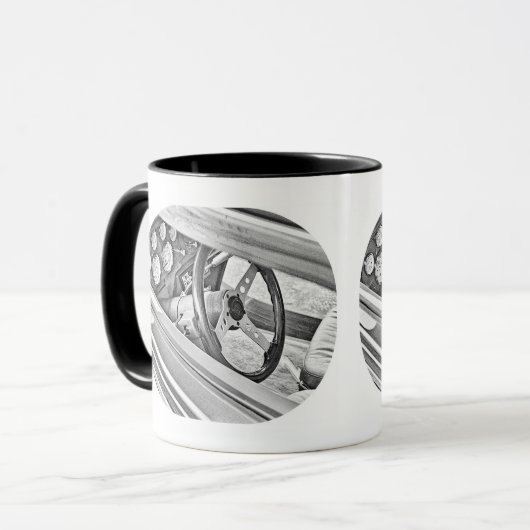 Klassiek auto Uitzicht in het raam van de bestuurd Mok (Voorkant links)