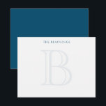 Klassiek Begin Marineblauw Familie Briefpapier Notitiekaartje<br><div class="desc">Dit ontwerp bevat een grote vervaagde initiaal en naam/tekst onderaan. Klik op de aanpassen knop als je de ontwerpelementen wilt aanpassen en/of de tekst verder wilt aanpassen! Variaties van dit ontwerp, extra kleuren en bijpassende producten zijn beschikbaar in onze winkel, zazzle.com/store/doodlelulu. Neem contact met ons op als je dit ontwerp...</div>