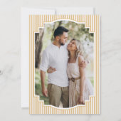 Klassiek Beige Tannengestreepte Foto Bruiloft Save The Date (Achterkant)