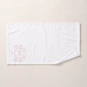 Klassiek Blush Roze Bloemen Crest Monogram Bad Handdoek (Handdoek)
