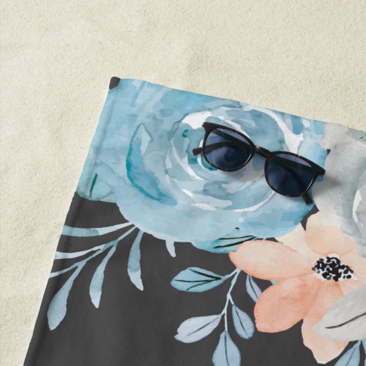 Klassiek botanisch bloemmonogram strandlaken (In situ)