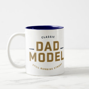 KLASSIEK DAD MODEL LOOPT NOG STEEDS STERK COFFEMOK TWEEKLEURIGE KOFFIEMOK