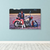 Klassiek dennupmeisje op een motorfiets canvas afdruk (Insitu (Houten vloer))