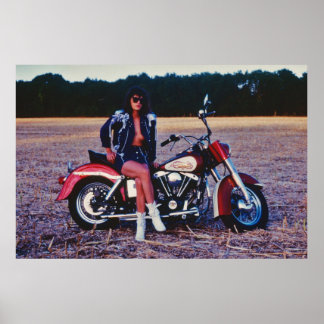 Klassiek dennupmeisje op een motorfiets poster