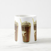 Klassiek dessert, chocolademilkshake en slagroom koffiemok (Center)