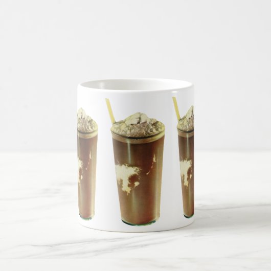 Klassiek dessert, chocolademilkshake en slagroom koffiemok (Center)