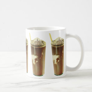 Klassiek dessert, chocolademilkshake en slagroom koffiemok