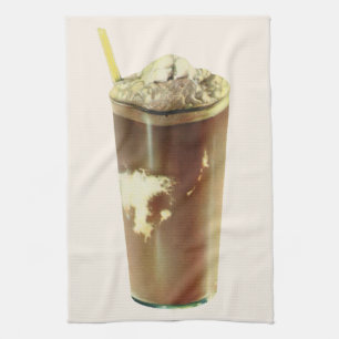 Klassiek dessert, chocolademilkshake en slagroom theedoek
