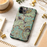 Klassiek donkerblauw turquoise paisley bloempatroo iPhone 11 pro max hoesje<br><div class="desc">Mooie eigentijdse aqua turquoise,  groenblauwe,  taupe bruine kleurrijke geëmbosseerde vintage paisley bloemenprint. Sierlijke,  funky,  moderne en grillige hipsterdesign voor de fijnste en elegante artistieke fashionista of artistieke modekoningin,  populaire hip trendsetter,  vintage retro,  nouveau deco kunststijl of abstract grafisch motief liefhebber.</div>