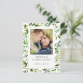 Klassiek Elegante Rustieke Bloemen Border Wedding Aankondigingskaart (Staand voorkant)