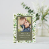 Klassiek Elegante Rustieke Bloemen Border Wedding Aankondigingskaart (Staand voorkant)