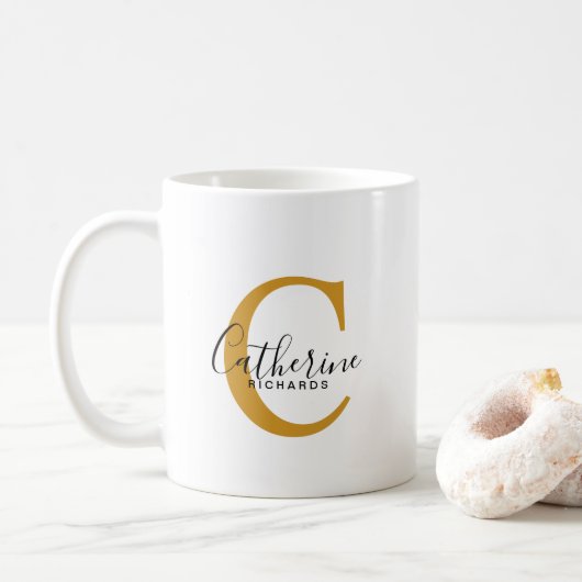 Klassiek gepersonaliseerd donkergeel monogram Mok (Met donut)