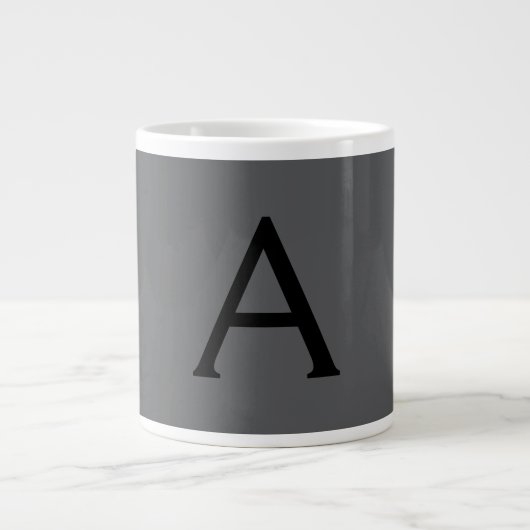 Klassiek grijs eenvoudig monogram naam initiële grote koffiekop (Voorkant)