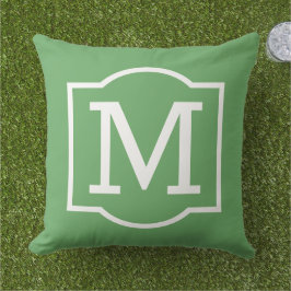 Klassiek groen wit beugelmonogram buitenkussen