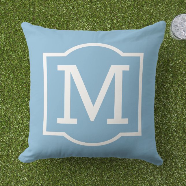 Klassiek Hemelblauw Wit Bracket Monogram Buitenkussen (Gras)