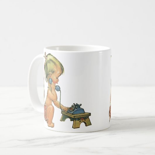 Klassiek kind Cute Blond meisje dat praat op speel Koffiemok (Voorkant links)