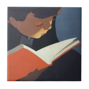 Klassiek kind leest een boek uit de bibliotheek tegeltje