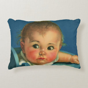 Klassiek kind, schattig babyjongen of -meisje in k accent kussen