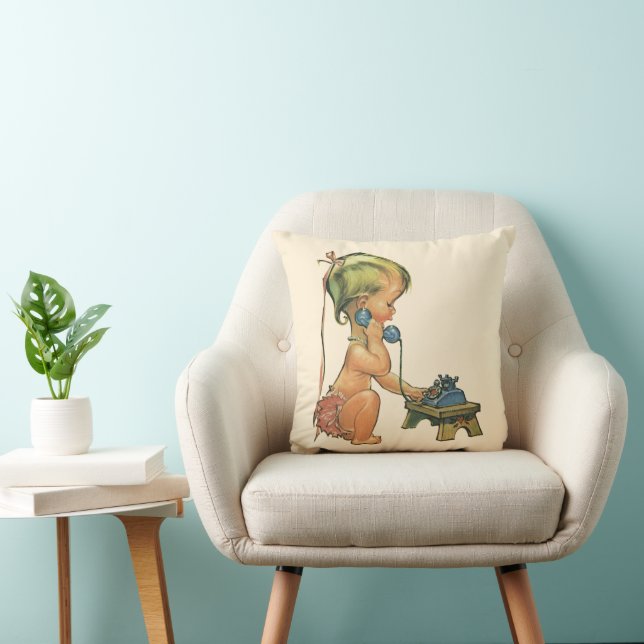 Klassiek kind Schattig blond meisje dat op speelgo Kussen (Stoel)