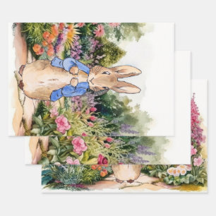 Klassiek konijn in een blauwe jas inpakpapier vel