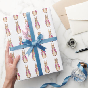 Klassiek konijn in roze jas cadeaupapier