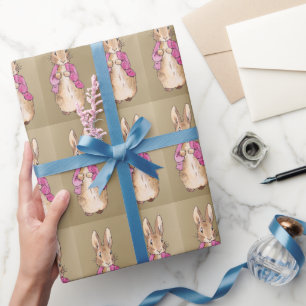 Klassiek konijn in roze jas cadeaupapier
