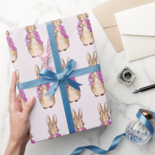 Klassiek konijn met een roze jasje cadeaupapier