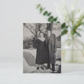 Klassiek koppel in de sneeuw briefkaart (Staand voorkant)