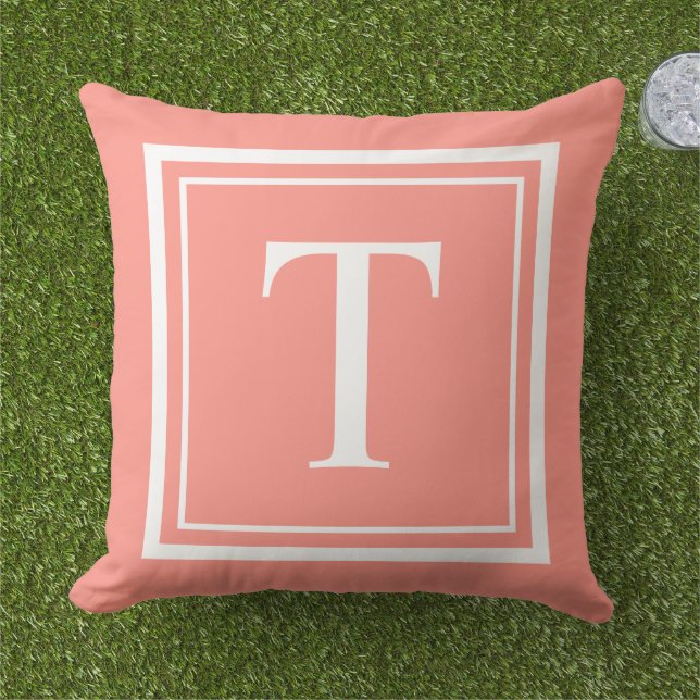 Klassiek Koraal Witte Vierkante Frame Monogram Buitenkussen (Gras)