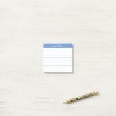Klassiek lichtblauw gelinieerd gepersonaliseerd ge post-it® notes (Op bureau)