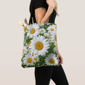 Klassiek madeliefpatroon witte bloemenvelden groen tote bag (Dichtbij)