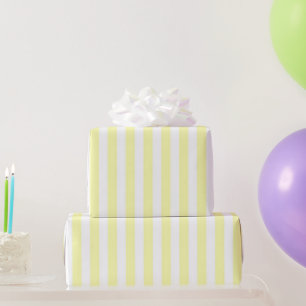 Klassiek meisjesachtig pastel geel streeppatroon l cadeaupapier