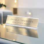 Klassiek moderne gouden executive-professional bureau naambordje<br><div class="desc">Luxe Executive Goud Folie Metallic RVS Minimalistische Bedrijfsnaamplaat met witte lettertypografie voor het monogram,  voeg uw eigen naam en functietitel of positie toe. De metalen bedrijfsnaamplaat kan worden aangepast met uw naam. Neem contact op met de ontwerper voor aangepaste bijpassende artikelen.</div>