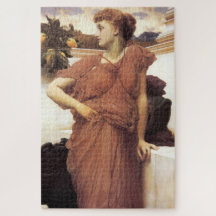 Klassiek mooie vrouw bij de fontein