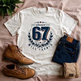 Klassiek Overhemd 67 T-Shirt – Vintage Badge Stijl