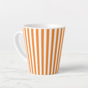 Klassiek patroon van oranje en witte verticale str latte mok