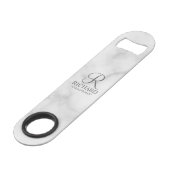 Klassiek Persoonlijk Bruidsjonker Monogram en Naam Speed Flessenopener (Voorkant Gekanteld)