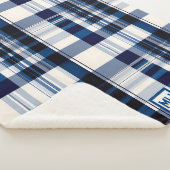 Klassiek plaid, blauw en wit monogram sherpa deken (3/4)
