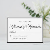 Klassiek Regal Black Elegant Script Minimalist RSVP Kaartje (Staand voorkant)