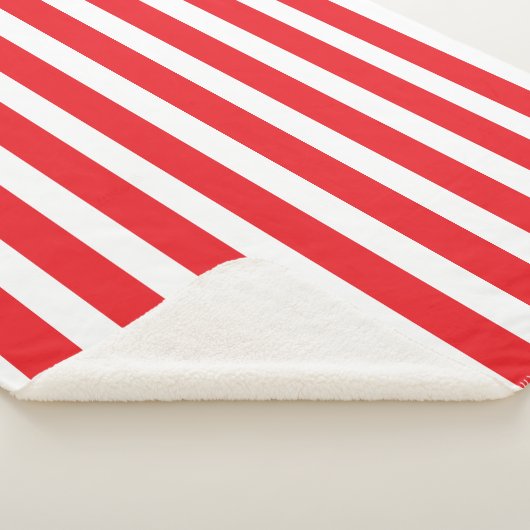 Klassiek rood en wit gestreept sherpa deken (3/4)