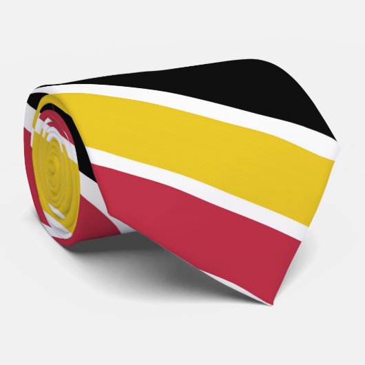 Klassiek roze zwart geel hoekig streeppatroon stropdas (Opgerold)