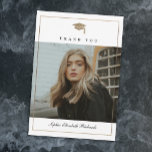 Klassiek script Gold Photo Afstuderen Bedankkaart<br><div class="desc">Dit klassieke elegante, stijlvolle afstuderen voor foto's is te danken aan een gouden afstudeerkap en een eenvoudig lijst met aanpasbare tekst en foto aan de voorzijde. De rug heeft een persoonlijk bericht en een handtekening. Een geweldige manier om je afstuderen te laten zien. Klik uitgeven knoop om dit ontwerp te...</div>