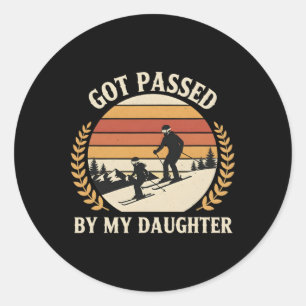 Klassiek Ski Familie Gebeten Door Mijn Dochter Ret Ronde Sticker