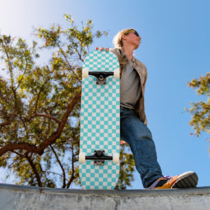 Klassiek visueel turkoois blauw dambordpatroon persoonlijk skateboard