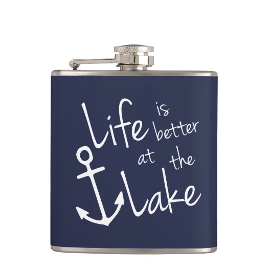 klassiek zeemilieu IS BETER IN HET LICHT | Heupfles (Voorkant)