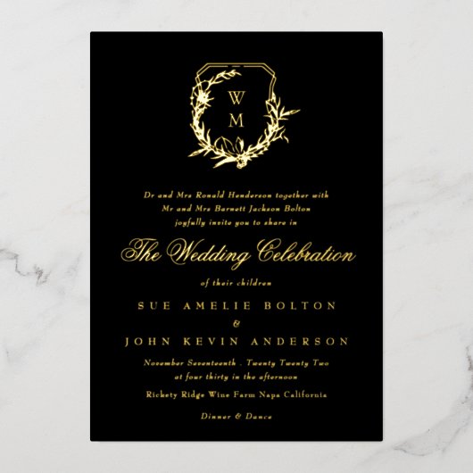 Klassiek zwart monogram bruiloft gouden kuif folie uitnodiging (Voorkant)