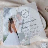 Klassiek zwart-wit monogram Wreatscript Vellum Uitnodigingen