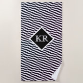 Klassiek zwart-wit zigzag chevron monogram strandlaken (Voorkant)